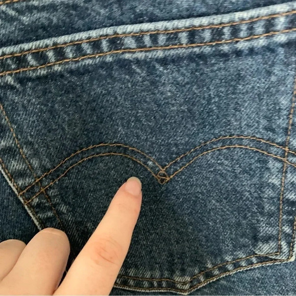 Levi's Dark Wash Distressed Relaxed Fit Cut Off Jean Shorts 32 - Picture 4 of 10